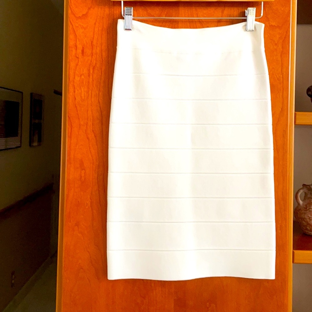 White BCBG pencil skirt in M